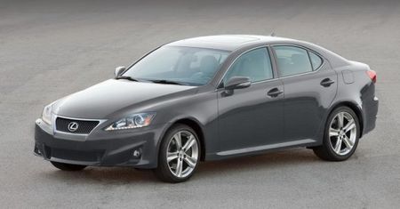 Kolejna akcja serwisowa Toyoty - Corolle i Lexusy IS do ASO