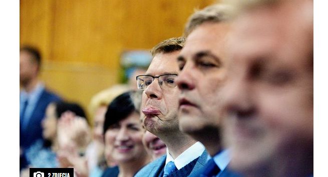 Rzeczniczka wojewody do „Gazety Wyborczej”: jego zdjęcie z wydętą wargą psuje wizerunek urzędnika