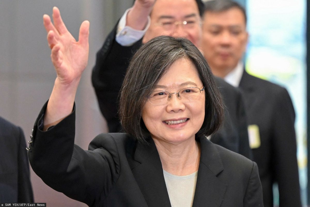 "Nie dam się zastraszyć Chinom" - powiedziała prezydent Tajwanu Tsai Ing-wen przed wejściem na pokład samolotu, który wiezie ją do Nowego Yorku, i pomachała na pożegnanie