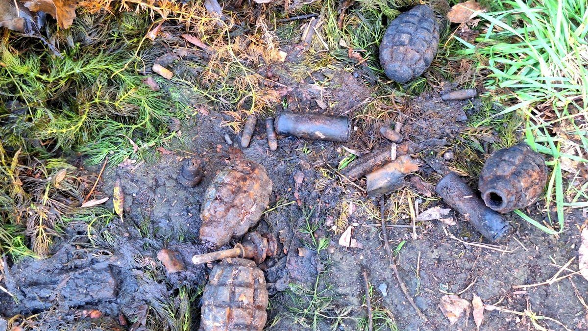 Wędkarz natrafił na reklamówkę z granatami