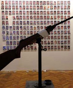 Zabij polityka... w galerii sztuki