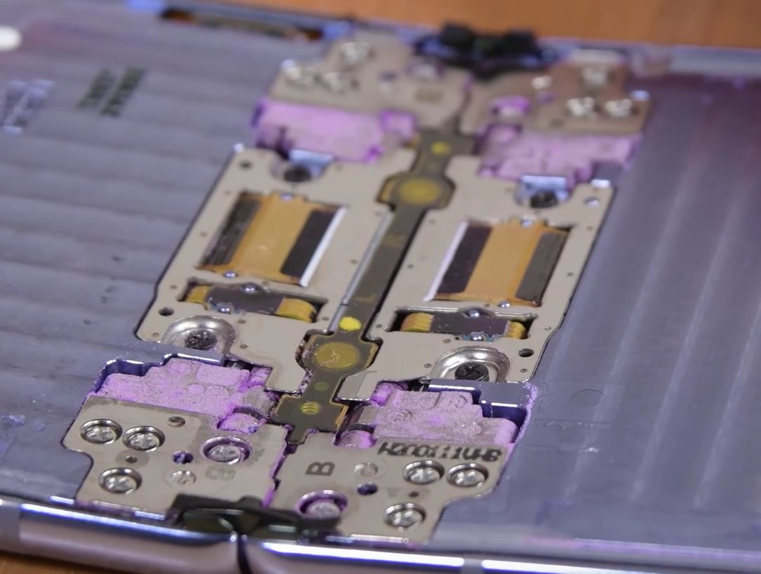 Samsung Galaxy Z Flip sprawdzony pod kątem odporności na pył. (Nie) jest kolorowo 5