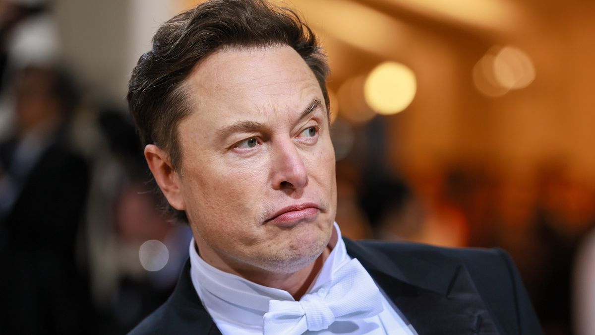 Elon Musk jest jednym z miliarderów, którzy wolą pracę w biurze