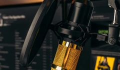 Tyle osób słuchało radia w 2025 roku. Najwięcej słuchaczy w samochodzie