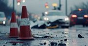 Fiat dachował w Spławach. 73-latek stracił panowanie na łuku drogi