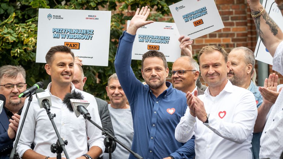 Rafa� Trzaskowski, S�awomir Nitras, Arkadiusz Myrcha
Toru�, 26.07.2023. Prezydent Warszawy Rafa� Trzaskowski (C) i pos�owie KO S�awomir Nitras (P) i Arkadiusz Myrcha (L) podczas spotkania z mieszka�cami Torunia, 26 bm. Spotkanie dot. Obywatelskiej Kontroli Wybor�w. (mr) PAP/Tytus �mijewski
Tytus �mijewski
KO, konferencja, mieszka�cami, mieszka�cy, Obywatelska Kontrola Wybor�w, Obywatelskiej Kontroli Wybor�w, polityk, polityka, prasowa, spotkanie, wybory