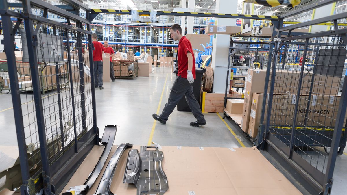 otwarcie
Komorniki, 24.07.2015. Nowe Centrum Dystrybucyjne Volkswagen Group Polska w Komornikach pod Poznaniem, otwarte 24 bm. (jk/mr) PAP/Jakub Kaczmarczyk
Jakub Kaczmarczyk
centrum dystrybucyjne, hala, hale, logistyka, magazyn, motoryzacja, pracownik, przemys�, Volkswagen, VW