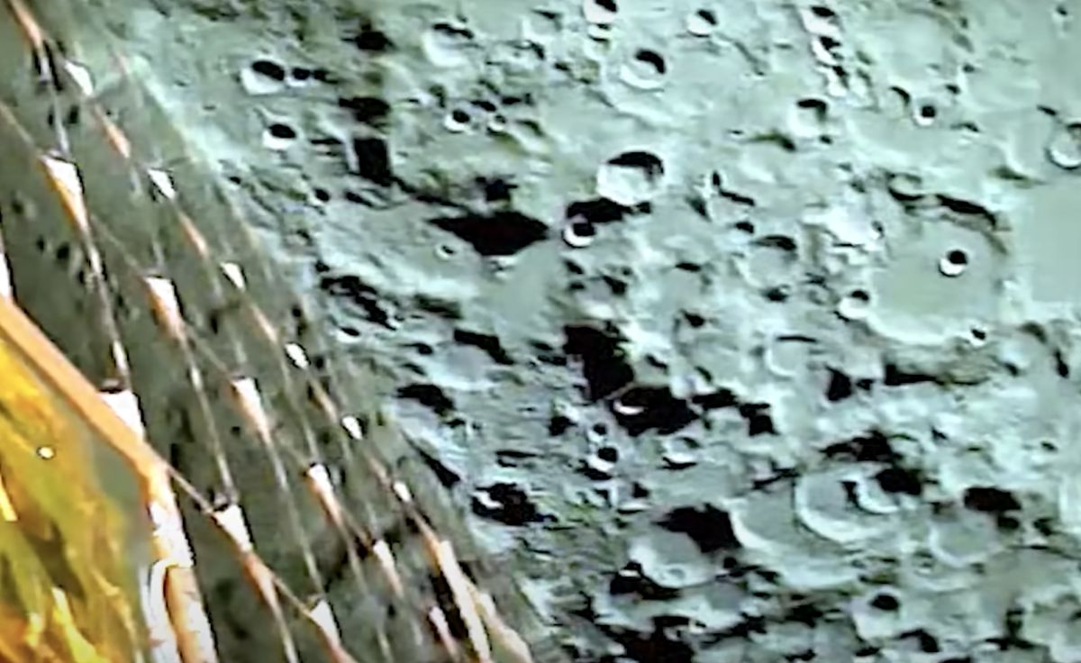 Kosmiczna sonda wysłana przez Indie, już weszła w orbitę Księżyca i wysyła zdjęcia