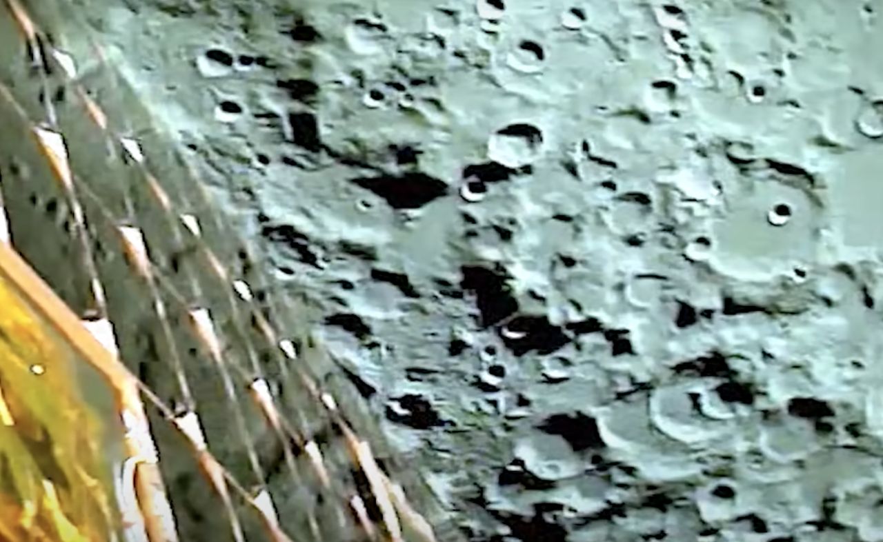 Chandrayaan-3. Indyjska sonda pomknęła do Księżyca. Już wysyła zdjęcia
