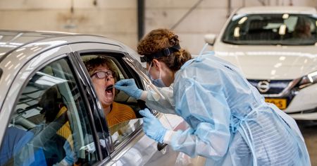 Co jest nie tak z testami na koronawirusa?  Epidemiolog z Harvardu nie ma złudzeń