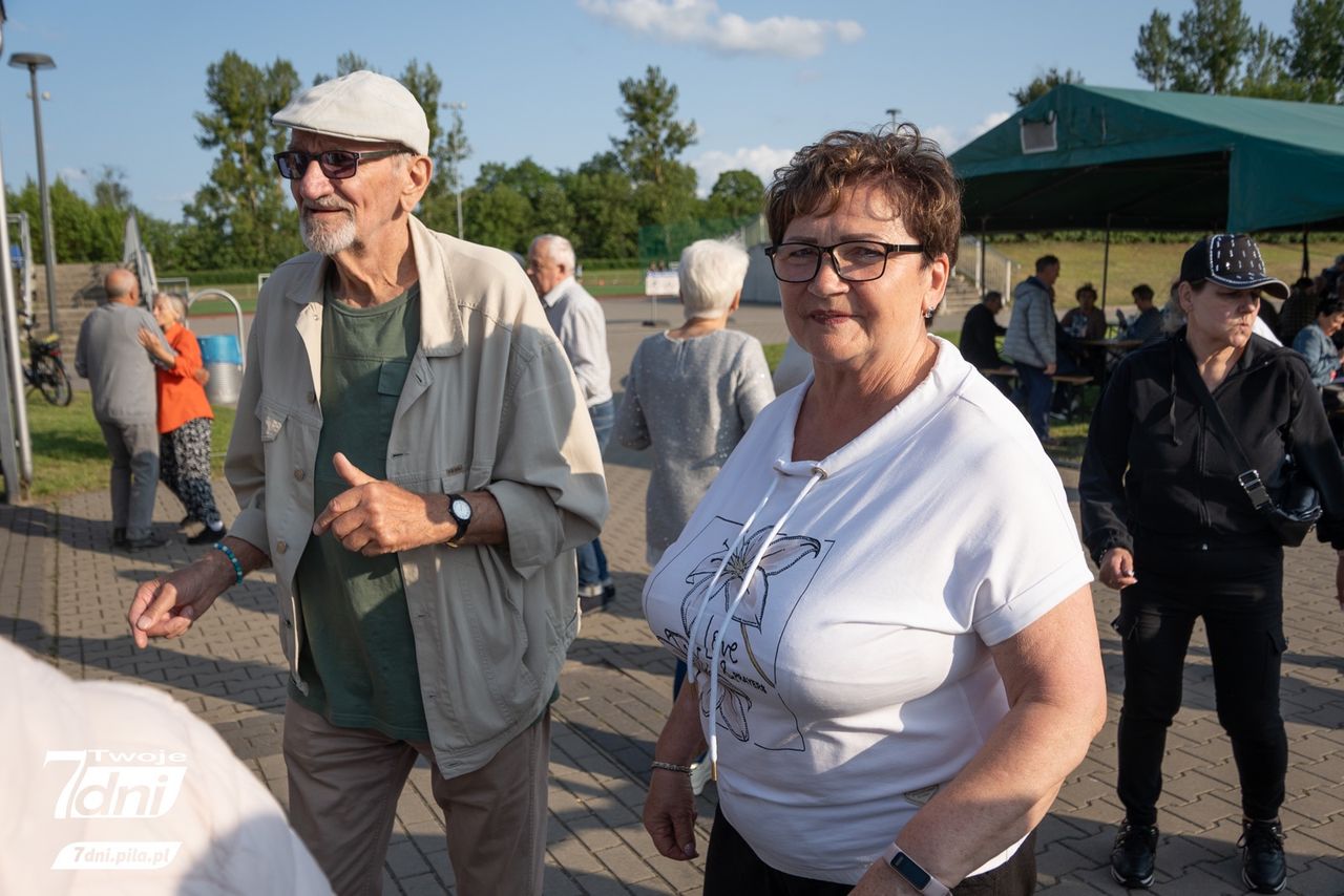 Seniorzy, Piła, Stadion Powiatowy w Pile, zabawa