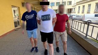 Wrócił do mieszkania z reklamówką amfetaminy, trafił na policjantów. Zlikwidowany magazyn narkotyków