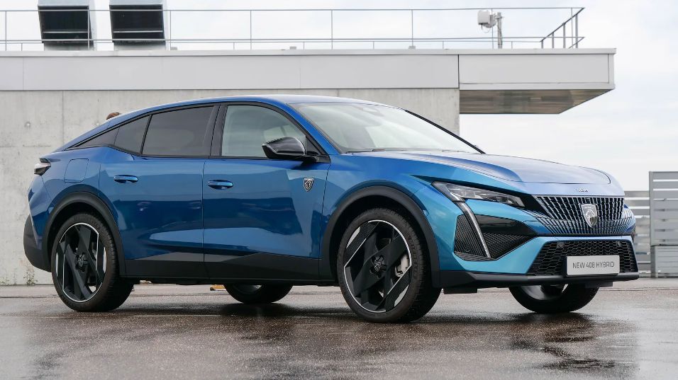 Peugeot 408 jest jednym z kandydatów do tytułu