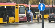 Warszawa: Kierujący Fordem wjechał pod tramwaj na Mokotowie
