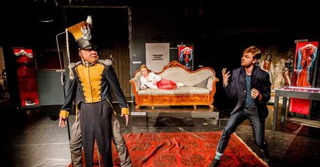 Kabareton z Seniuk i Radziwiłowiczem. "Ułani" w Teatrze Narodowym [RECENZJA]