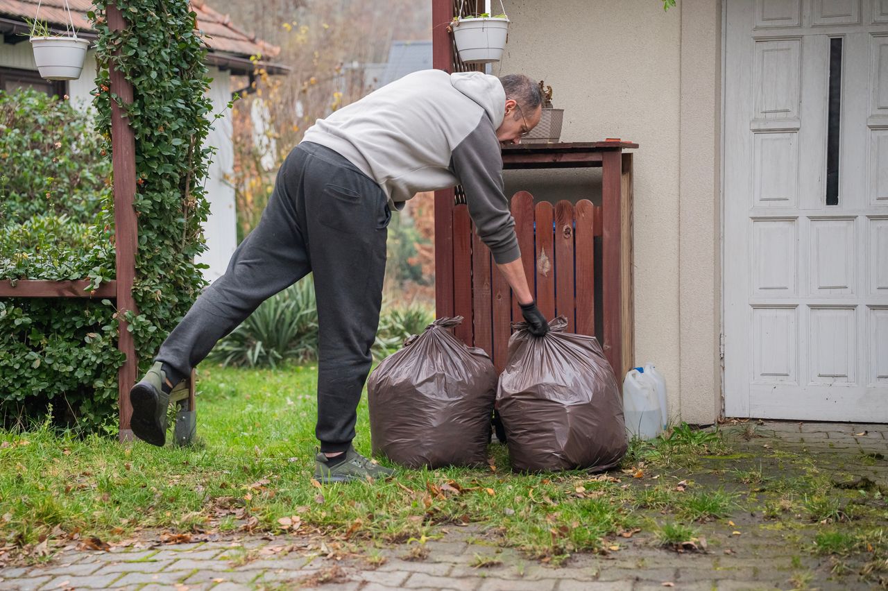 Będą kary dla mieszkańców. Za wyrzucanie śmieci w plastikowych workach