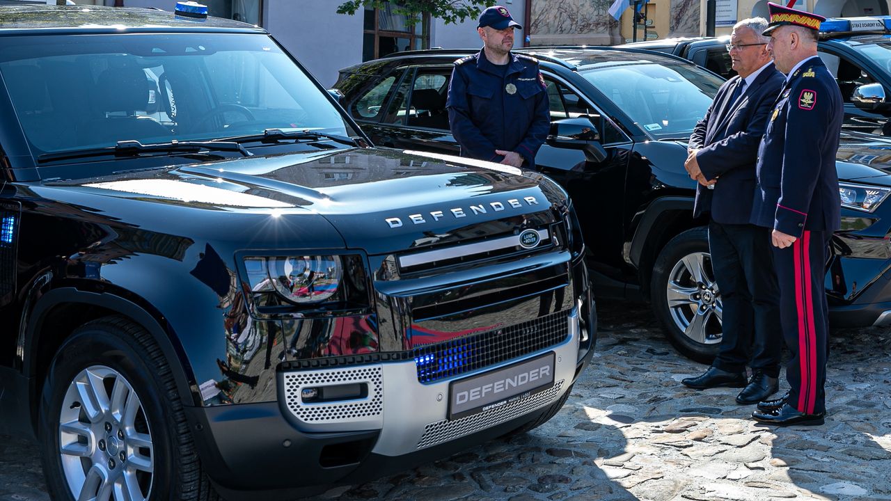 Dostarczony do SOK Land Rover Defender