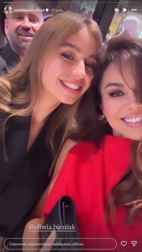 Natalia Siwiec i Oliwia Bieniuk na evencie