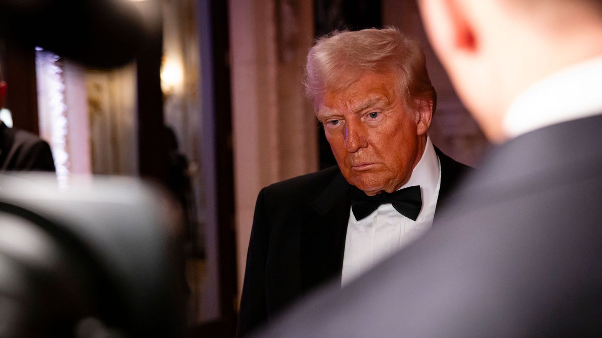 PALM BEACH, FLORIDA - DECEMBER 31:  U.S. President-elect Donald Trump arrives to deliver remarks on New Year's Eve at his Mar-A-Lago Club on December 31, 2024 in Palm Beach, Florida. Trump continues to fill posts in his upcoming administration ahead of his January 20 inauguration. (Photo by Eva Marie Uzcategui/Getty Images)
