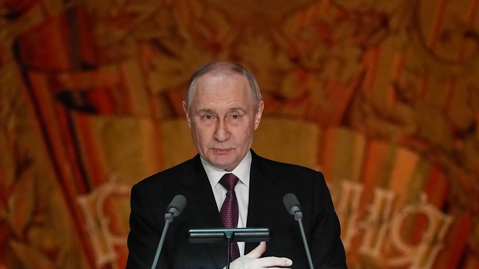 Russian President Vladimir Putin delivers a speech during an event marking the 20th anniversary of the Russia Today (RT) TV channel at the Bolshoi Theater in Moscow, Russia, 17 October 2025. EPA/PAVEL BEDNYAKOV / POOL Dostawca: PAP/EPA.