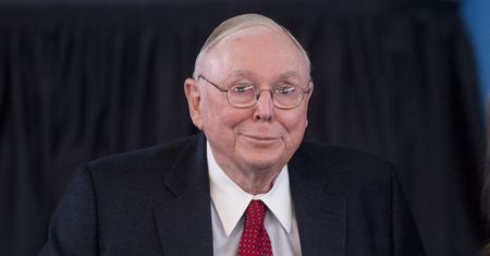 Charlie Munger, miliarder i prawa ręka Warrena Buffetta, zmarł w wieku 99 lat. Oto jego 7 inspirujących cytatów