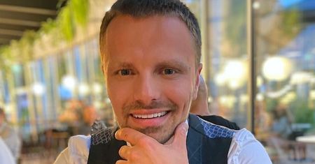 Marcin Hakiel z nową partnerką w parku. "Pani jesień"