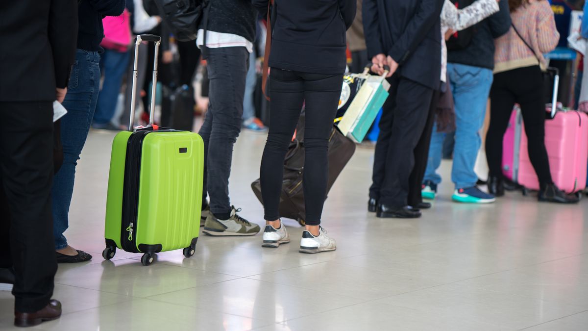 Lekarze podpowiadają, jakie trzy rzeczy zawsze powinniśmy mieć przy sobie podczas podróży 