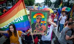 Niósł wizerunek Matki Boskiej z tęczową aureolą. Jest decyzja sądu