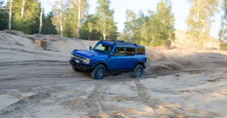 Test: Ford Bronco Badlands to zabawka dla dużych dzieci. Taniej już chyba nie będzie