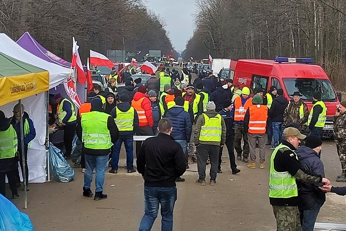 Drugi dzień protestu rolników w Kraśniku na S19