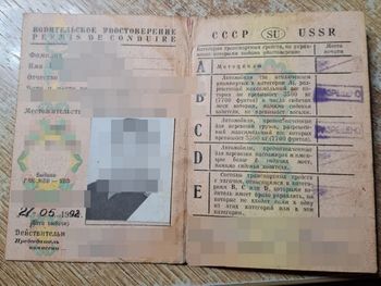 Ukrainiec przedstawił prawo jazdy. Dokument wydany przez władze ZSRR