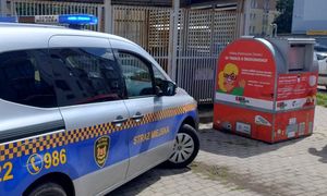 Z kontenera dochodziły rozpaczliwe dźwięki. Strażnicy ruszyli na ratunek