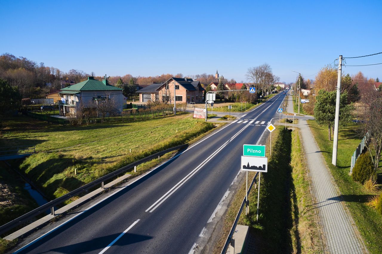 Dziś droga przez Pilzno nie obiecuje szybkiego przejazdu