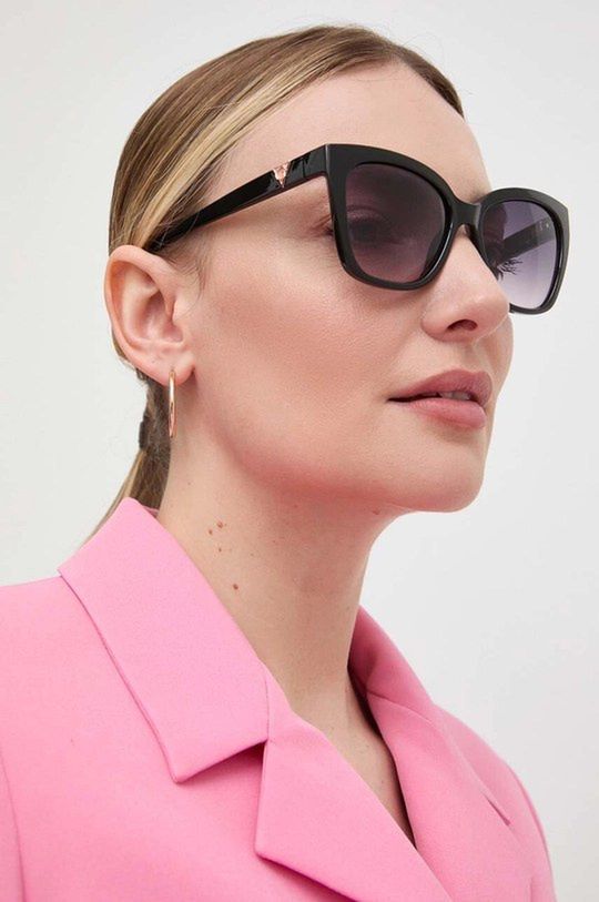 Gdzie szukać modnych damskich okularów przeciwsłonecznych? Tutaj!