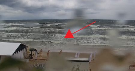 Pół plaży zniknęło. Sztorm w Stegnie. Poruszenie wśród turystów