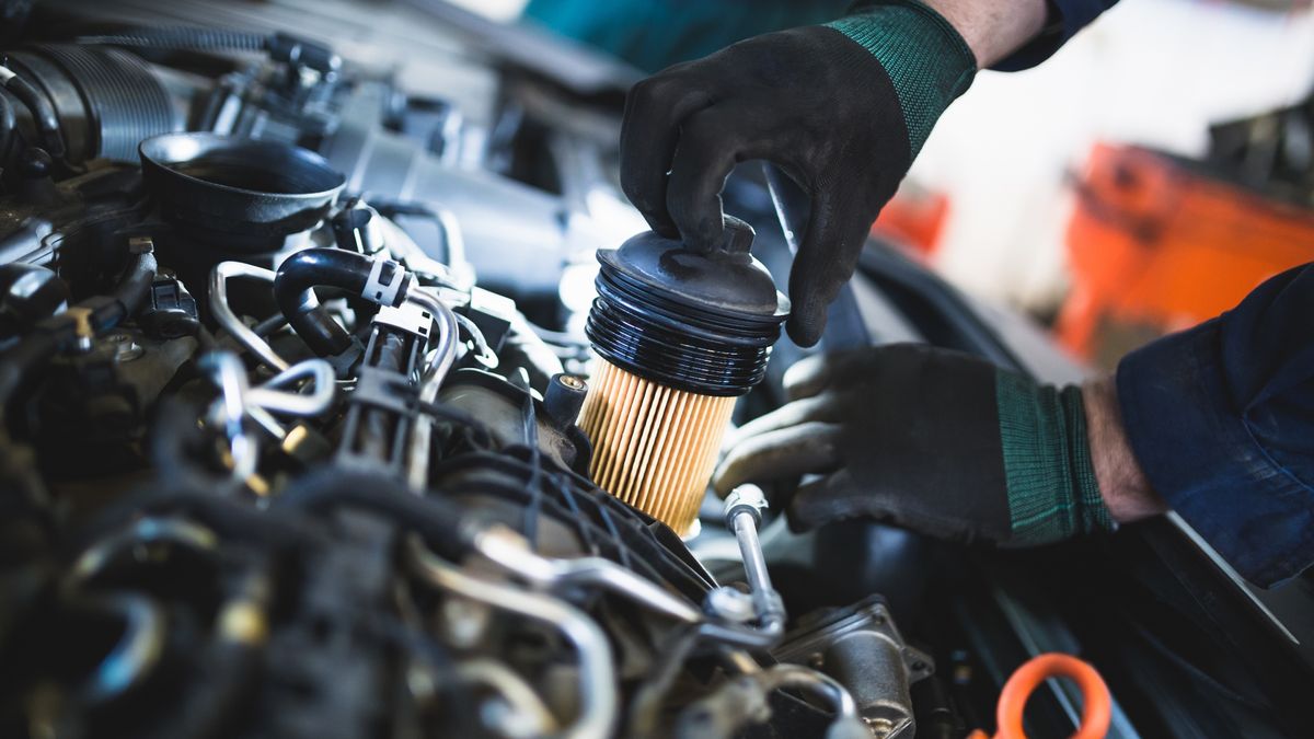Filtr paliwa kierowcy samochodów benzynowych wymieniają rzadko. W najnowszych silnikach ma to jednak ogromne znaczenie.