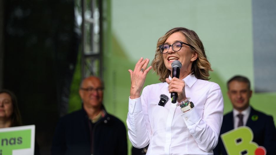 Magdalena Biejat
Pozna�, 14.05.2025. Wybory Prezydenta RP 2025 - kampania. Wicemarsza�kini Senatu, kandydatka Lewicy na fotel prezydenta RP w zbli�aj�cych si� wyborach Magdalena Biejat (C) podczas wiecu wyborczego w Poznaniu, 14 bm. (sko) PAP/Jakub Kaczmarczyk
Jakub Kaczmarczyk
kampania, polityk, polityka, prezydencka, prezydenckie, spotkanie, wyborcza, wyborcze, wybory, kandydatka na urz�d Prezydenta RP, Lewica, przedwyborcza, przedwyborcze, kobietywpolityce