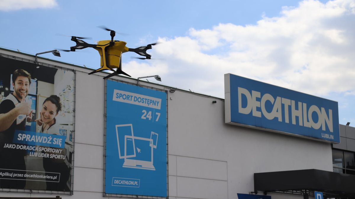 Decathlon chce dostarczać paczki dronem. Pierwsze próby już trwają. I to w Polsce 1