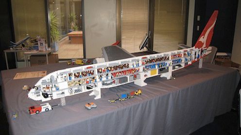 Sterowany za pomocą ekranu dotykowego, oddany z detalami Airbus z Lego 1