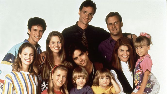 305b
Pelna chata 
Full house
serial USA
scena z: Mary Kate/Ashley Olsen, Jodie Sweetin, Andrea Barber, Candace Cameron, Lori Loughin, Blake Tuomy-Wilhorit, Dylan Tuomy-Wilhorit, John Stamos, Dave Coulier, Bob Saget, Scott Weinger