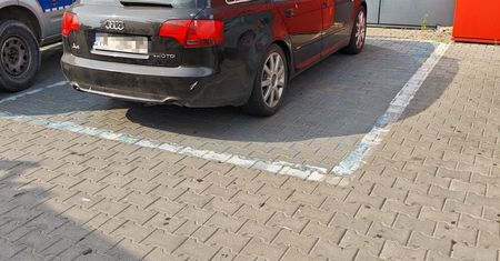 4-letnie dziecko zostawione w aucie podczas upału. Matka mówiła, że wyszła tylko na chwilę