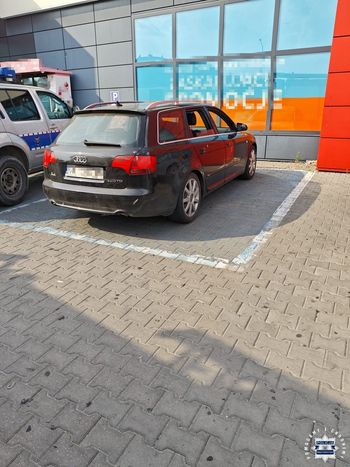 4-letnie dziecko zostawione w aucie podczas upału. Matka mówiła, że wyszła tylko na chwilę