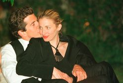 Carolyn Bessette-Kennedy była ikoną stylu. Te stylizacje nadal są na czasie!