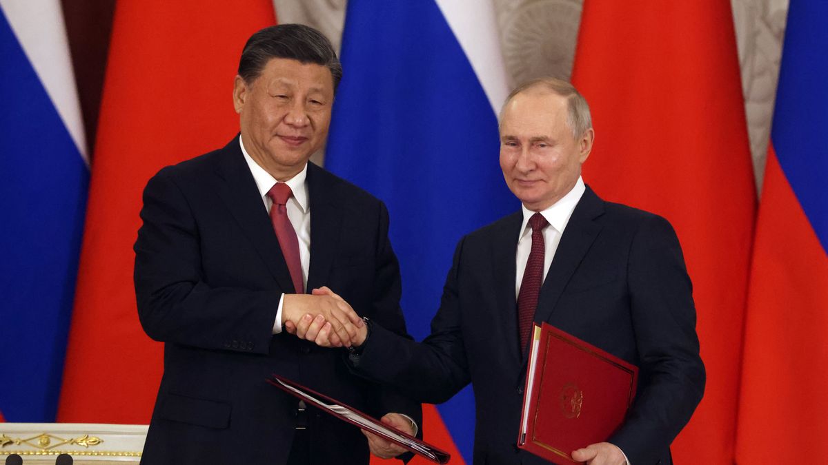 MOSCOW, RUSSIA - MARCH 21:  (RUSSIA OUT) Chinese President Xi Jinping (L) and Russian President Vladimir Putin (R) shake hands during the signing ceremony at the Grand Kremlin Palace, on March 21, 2023 in Moscow, Russia. Three days after being accused by an international tribunal of war crimes in Ukraine, Russian President Putin received Chinese leader Xi Jinping during his state visit to Russia. (Photo by Contributor/Getty Images)
