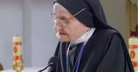 Zakonnica ostrzega przed jogą: "droga podniecenia"