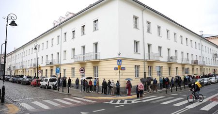 Warszawa. Szczepionki bez rejestracji. Oto co działo się 1 maja
