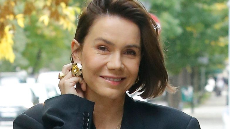 Olga Bołądź całuje ukochanego na górskim stoku