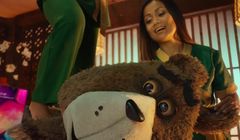 Plushak rozpieszczany masażem w reklamie Plush Abonament (wideo)