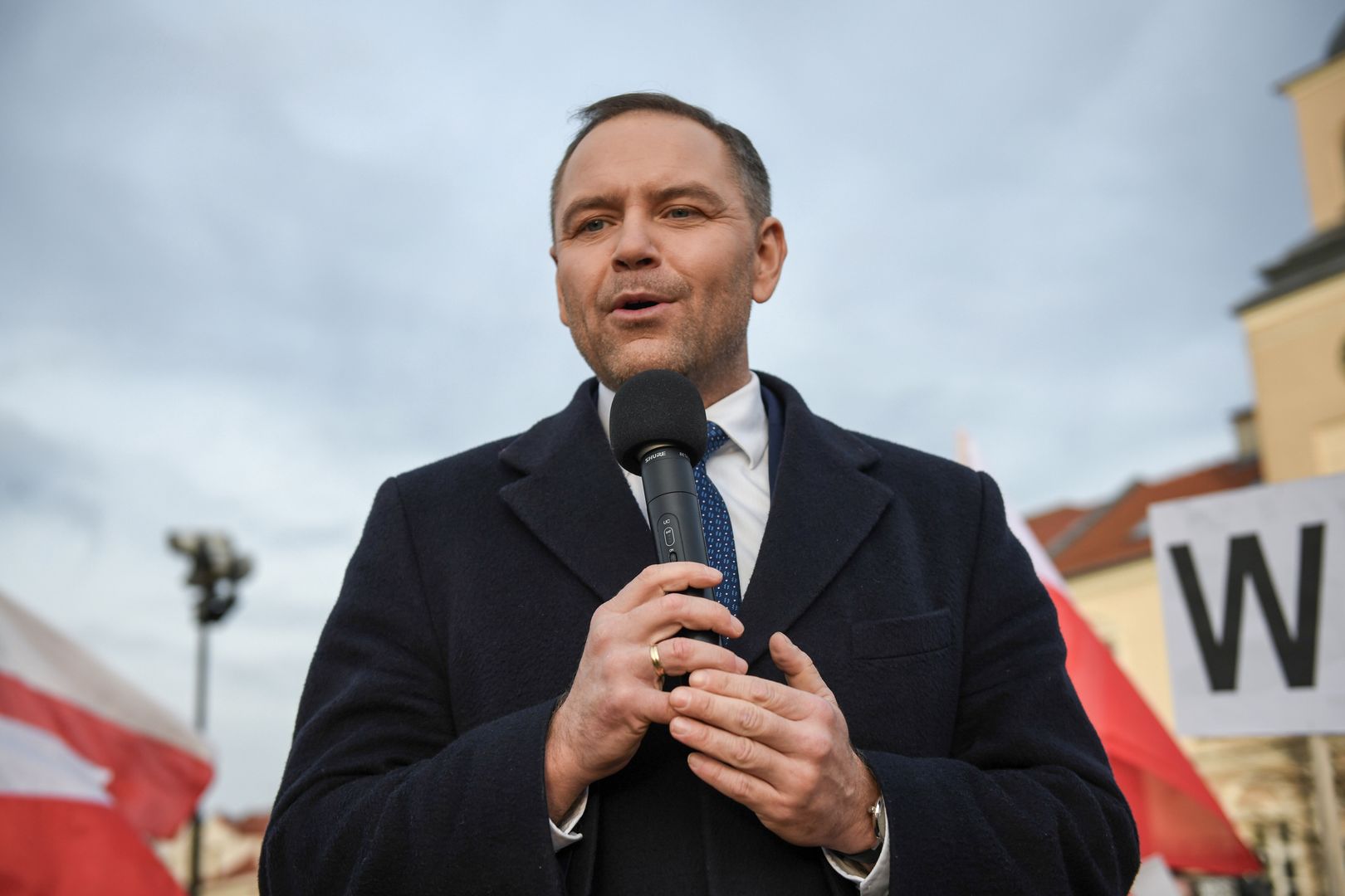 Śmiechy na wiecu Nawrockiego. Dziennikarka nie mogła się przebić