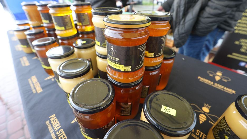 W Polsce występuje około 470 gatunków pszczół, z czego najważniejsza dla produkcji miodu jest pszczoła miodna (Apis mellifera). Pozostałe to dzikie pszczoły, często samotnice, pełniące ważną rolę w zapylaniu.